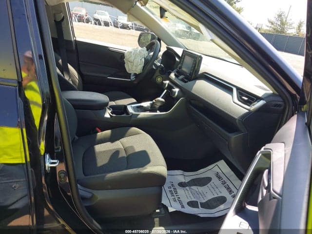 2020 TOYOTA RAV4 LE 5