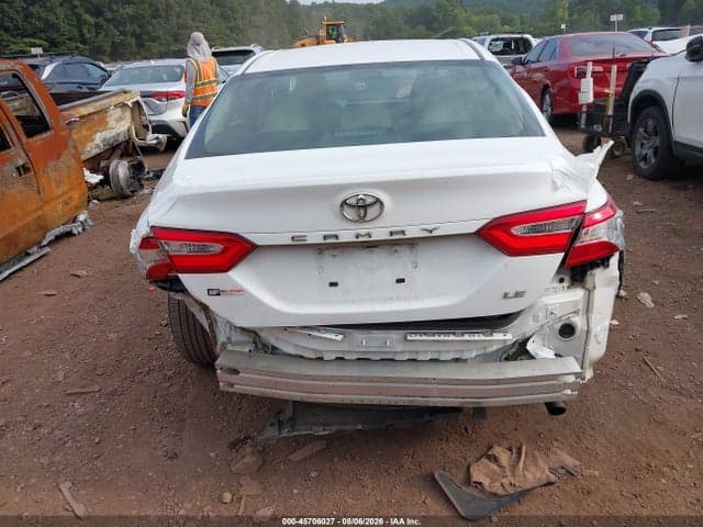 2018 TOYOTA CAMRY LE 17