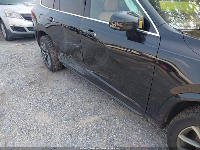 2017 VOLVO XC90 T6 MOMENTUM 6