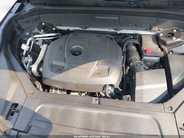 2017 VOLVO XC90 T6 MOMENTUM 10