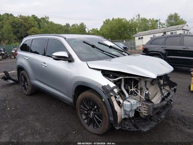 2019 TOYOTA HIGHLANDER SE 1