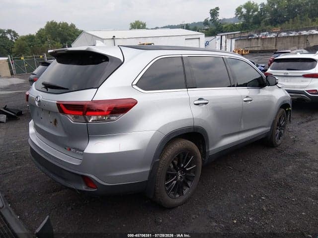 2019 TOYOTA HIGHLANDER SE 4