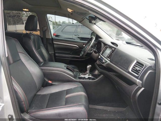 2019 TOYOTA HIGHLANDER SE 5