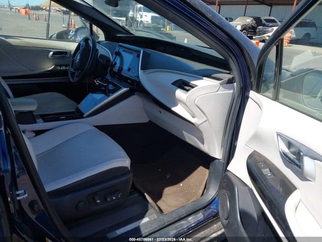 2017 TOYOTA MIRAI 5
