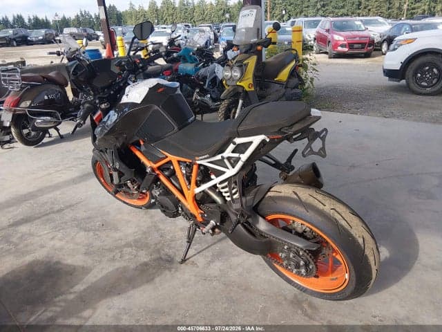 2017 KTM 1290 SUPER DUKE R 3