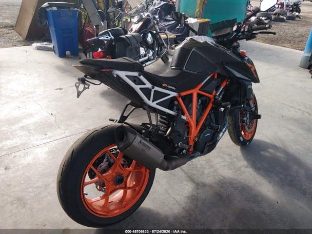 2017 KTM 1290 SUPER DUKE R 4