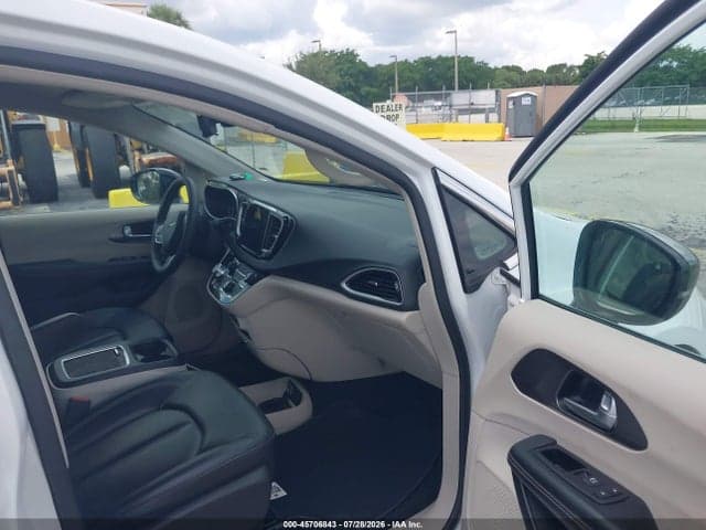2024 CHRYSLER PACIFICA TOURING L 5