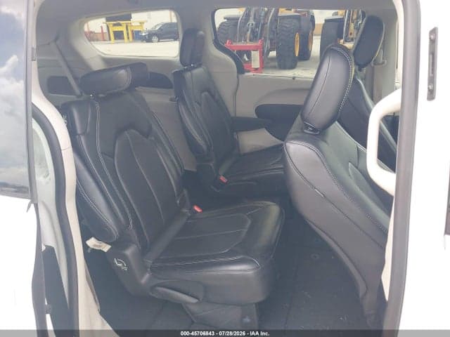 2024 CHRYSLER PACIFICA TOURING L 8