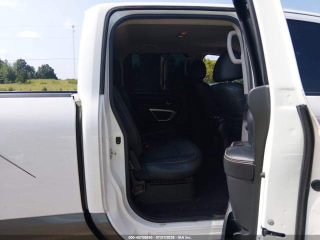 2017 NISSAN TITAN XD PRO-4X GAS 8