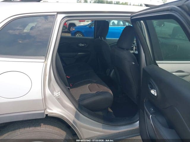 2019 JEEP CHEROKEE LATITUDE 4X4 8