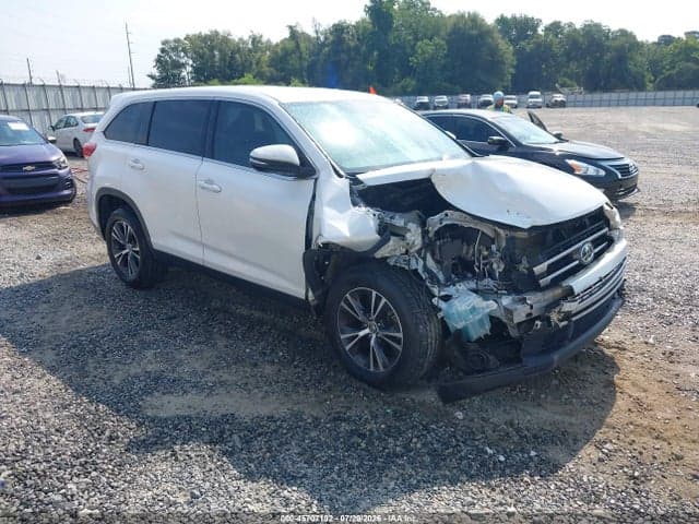 2019 TOYOTA HIGHLANDER LE 1