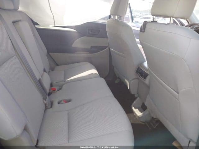 2019 TOYOTA HIGHLANDER LE 8