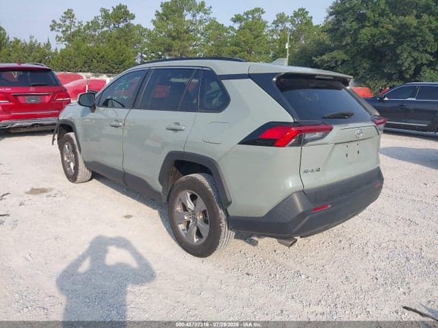 2022 TOYOTA RAV4 XLE 3