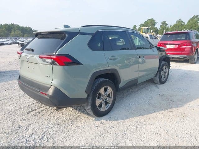 2022 TOYOTA RAV4 XLE 4