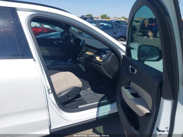2026 VOLVO XC60 B5 PLUS 5