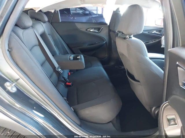2017 CHEVROLET MALIBU 1LT 8