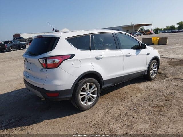 2017 FORD ESCAPE SE 4