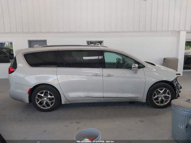 2017 CHRYSLER PACIFICA LIMITED 14