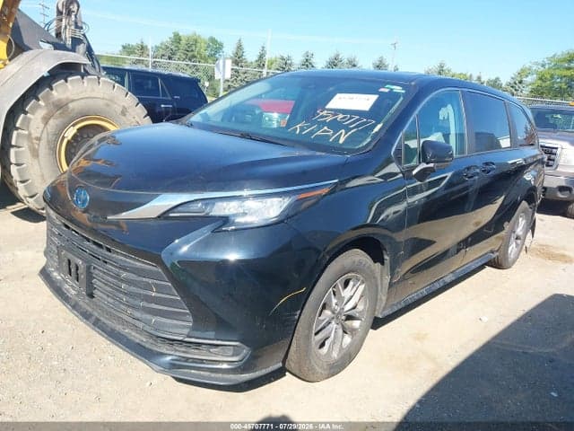 2023 TOYOTA SIENNA LE 2