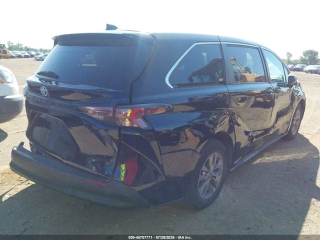 2023 TOYOTA SIENNA LE 4