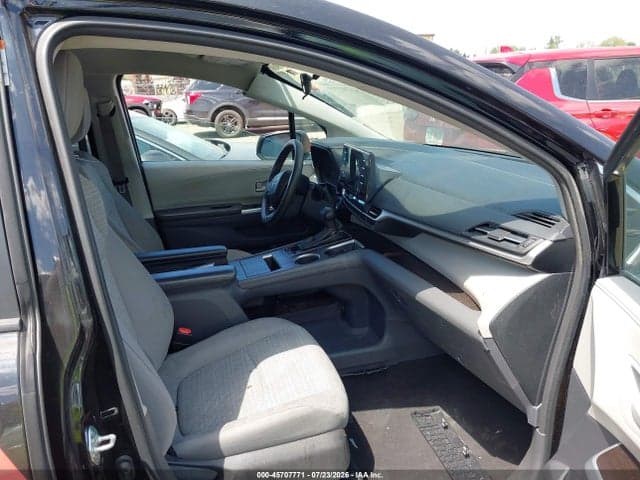 2023 TOYOTA SIENNA LE 5