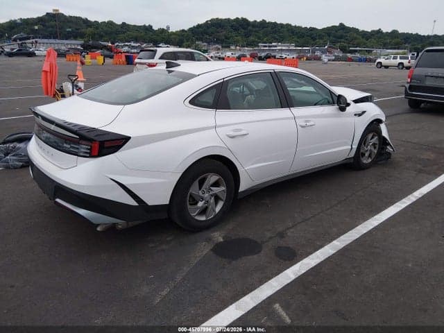 2025 HYUNDAI SONATA SE 4