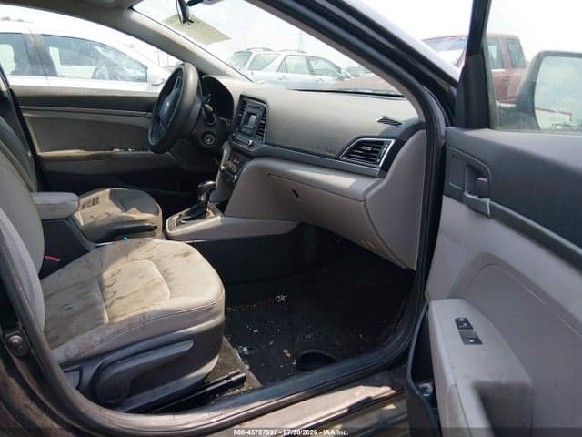 2017 HYUNDAI ELANTRA SE 5