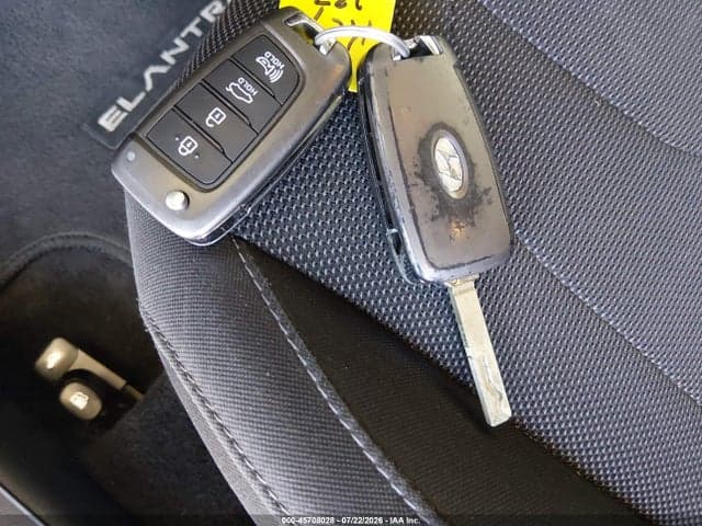 2021 HYUNDAI ELANTRA SE 11