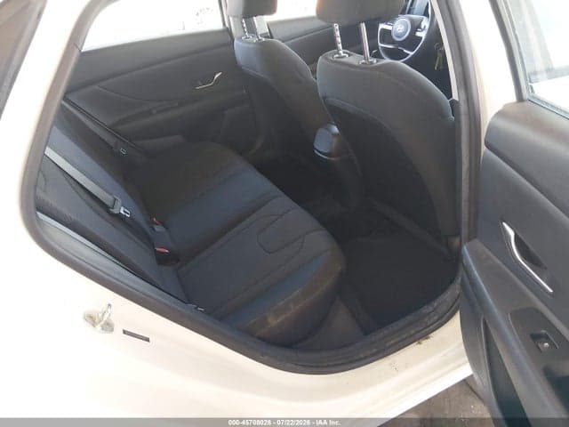 2021 HYUNDAI ELANTRA SE 8