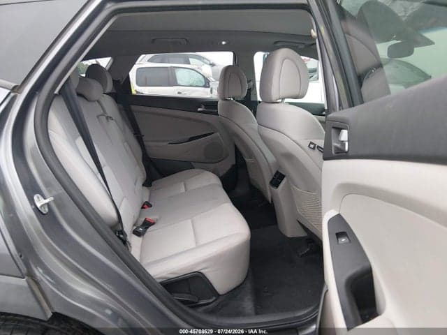 2017 HYUNDAI TUCSON VALUE 8