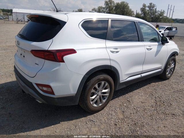 2019 HYUNDAI SANTA FE SE 4