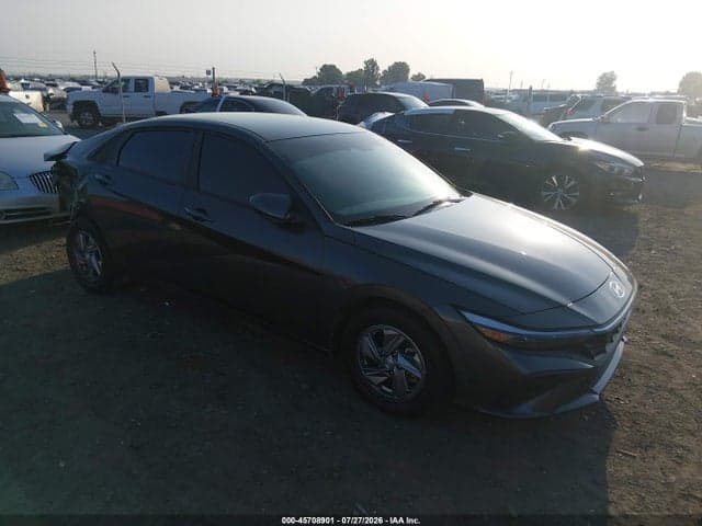 2025 HYUNDAI ELANTRA SE