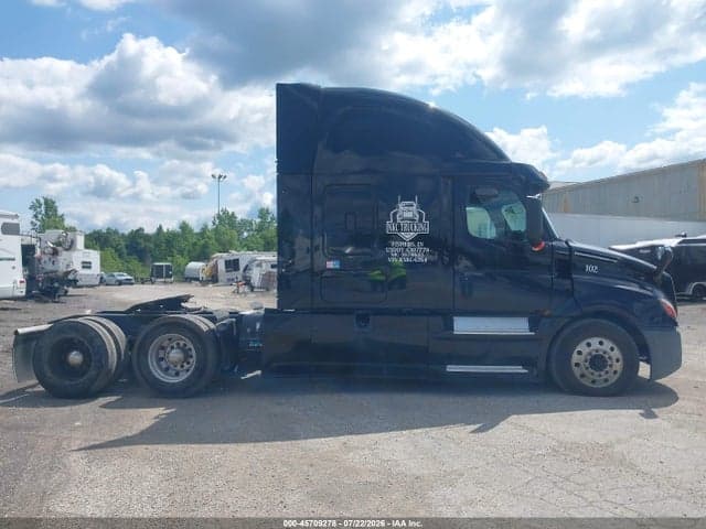 2019 FREIGHTLINER NEW CASCADIA 126 13