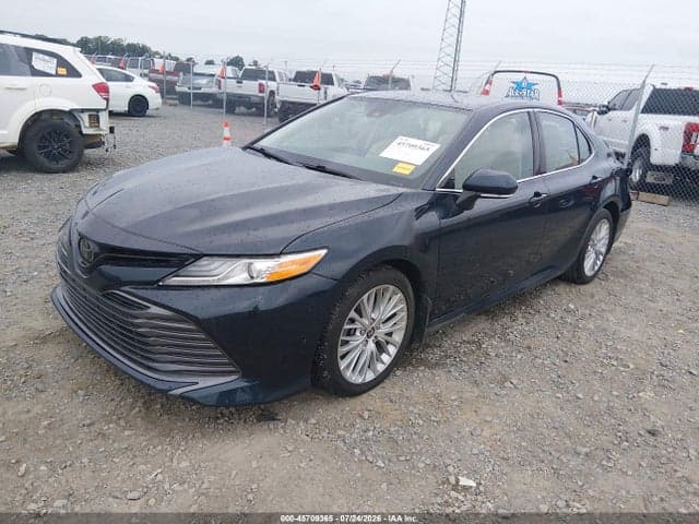 2020 TOYOTA CAMRY XLE 2