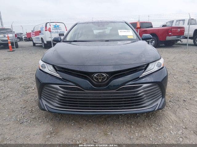 2020 TOYOTA CAMRY XLE 12