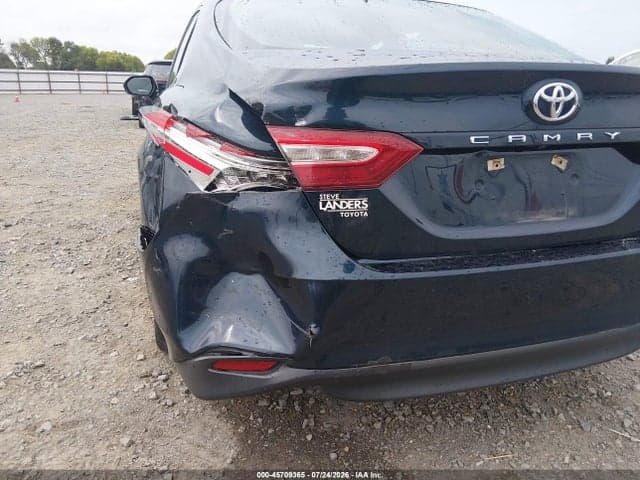 2020 TOYOTA CAMRY XLE 18