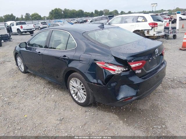 2020 TOYOTA CAMRY XLE 3