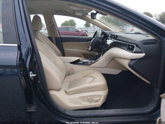 2020 TOYOTA CAMRY XLE 5