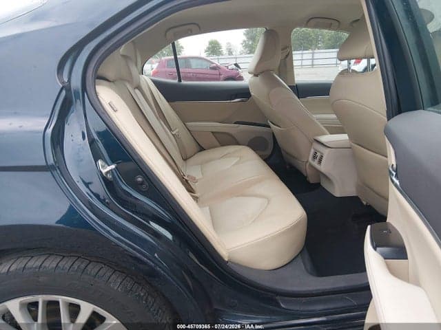 2020 TOYOTA CAMRY XLE 8