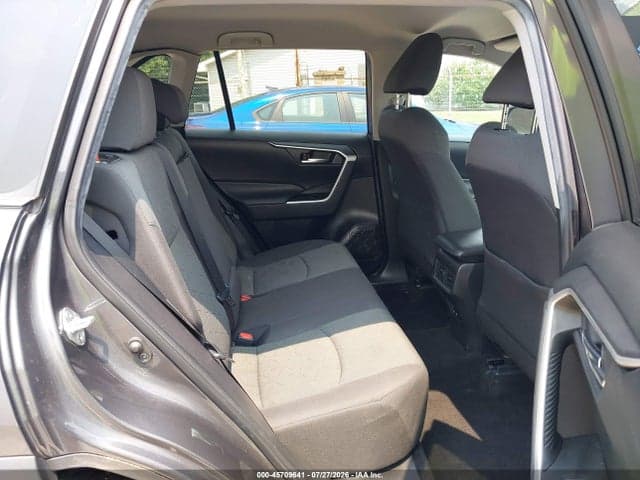 2021 TOYOTA RAV4 XLE 8