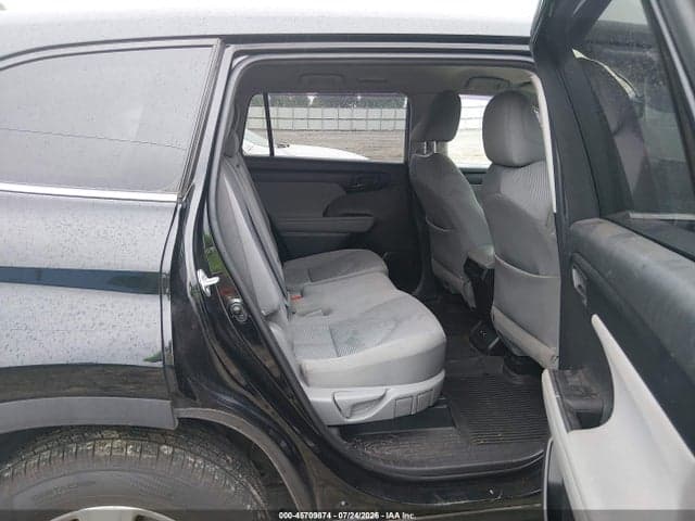 2021 TOYOTA HIGHLANDER LE 8