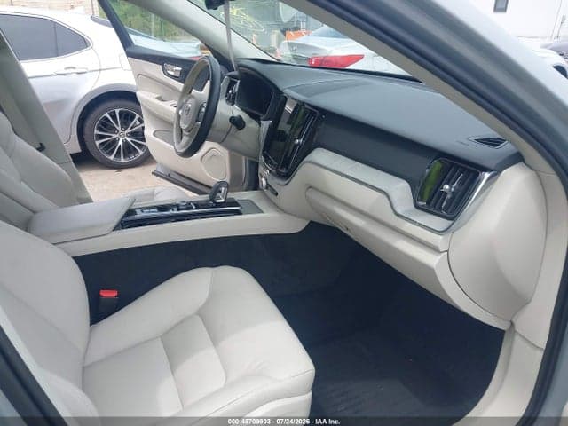 2025 VOLVO XC60 B5 PLUS 5