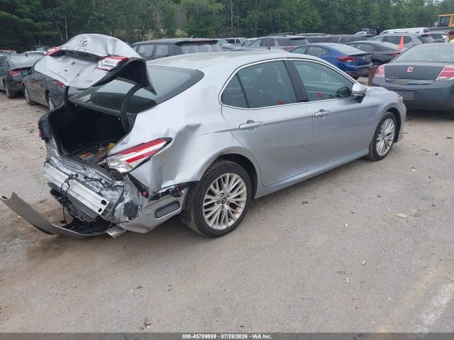 2018 TOYOTA CAMRY XLE 4
