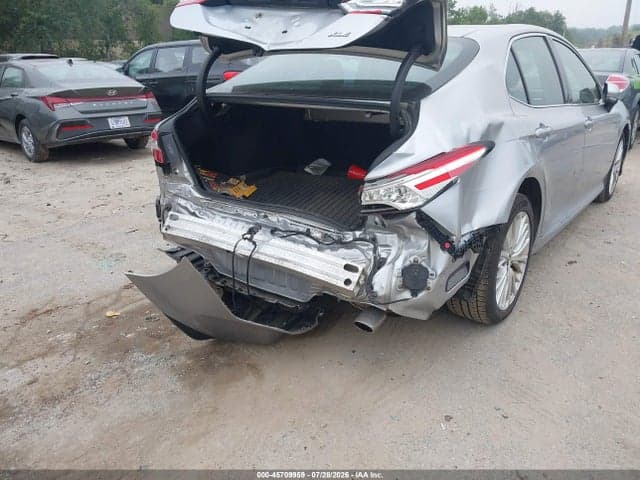 2018 TOYOTA CAMRY XLE 6