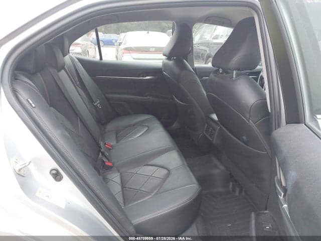 2018 TOYOTA CAMRY XLE 8