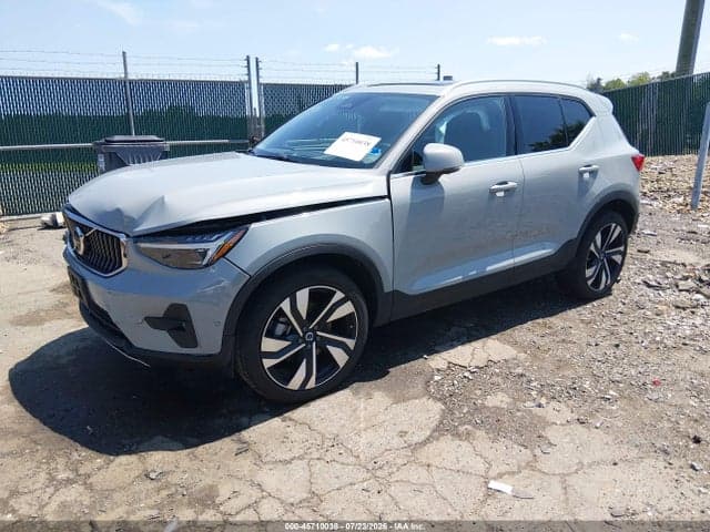 2025 VOLVO XC40 B5 PLUS BRIGHT THEME 2