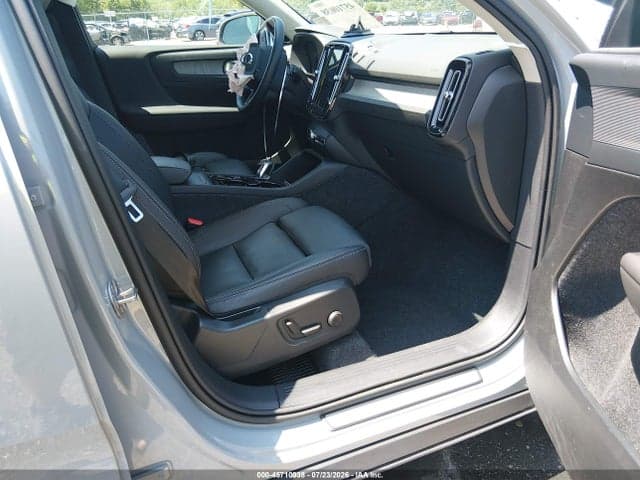 2025 VOLVO XC40 B5 PLUS BRIGHT THEME 5