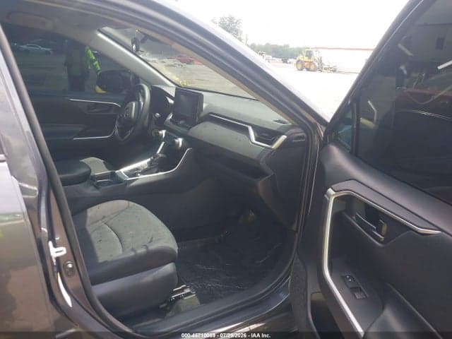 2019 TOYOTA RAV4 LE 5