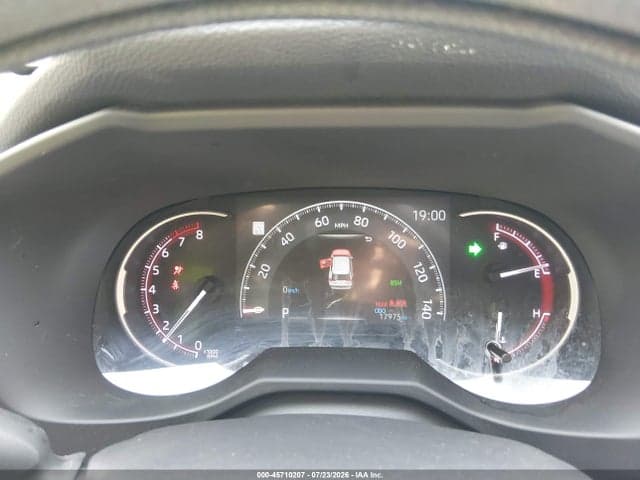 2025 TOYOTA RAV4 XLE 7