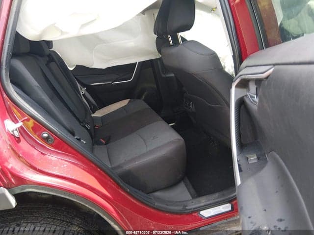 2025 TOYOTA RAV4 XLE 8